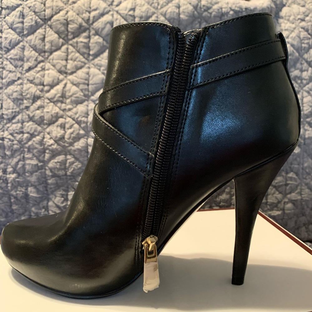 Boots - Picture 3 of 7